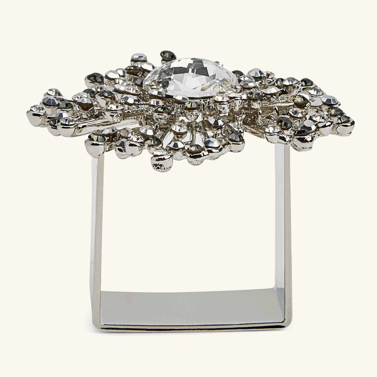 طقم جيم برست المؤلف من 4 حلقات للمناديل باللون الفضي كيم سيبيرت طقم جيم برست المؤلف من 4 حلقات للمناديل باللون الفضي