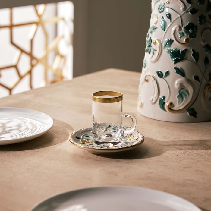 فنجان الشاي العربي تاورمينا مع صحنه باللون الأخضر فيلاري فنجان الشاي العربي تاورمينا مع صحنه باللون الأخضر