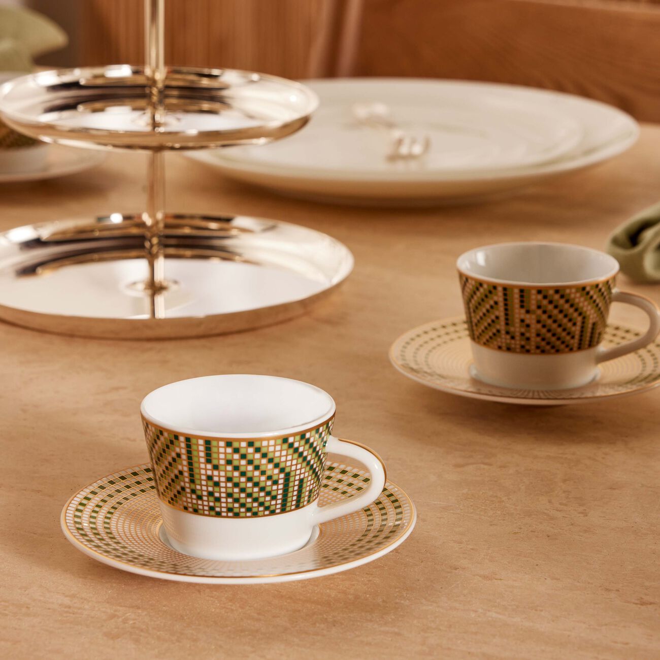 برناردو طقم أوغوستا المؤلف من 4 فناجين للإسبريسو مع صحونها