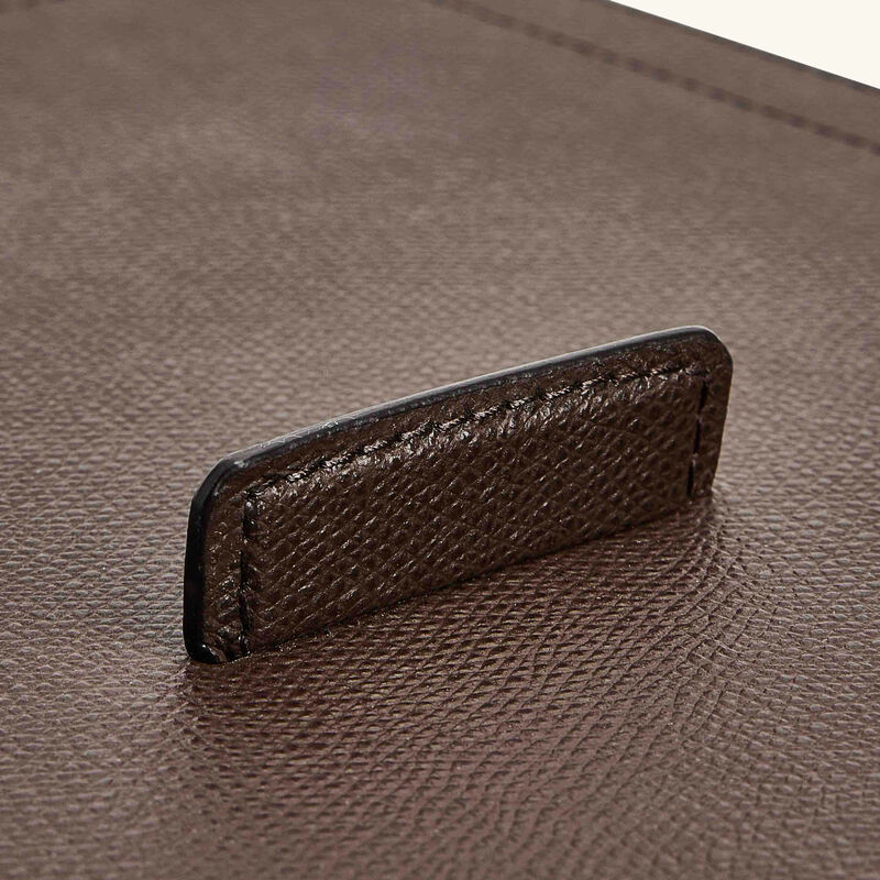 صينية حفظ الأوراق ليوبولد باللون البني (قياس A4) جيوبانيارا صينية حفظ الأوراق ليوبولد باللون البني قياس a4