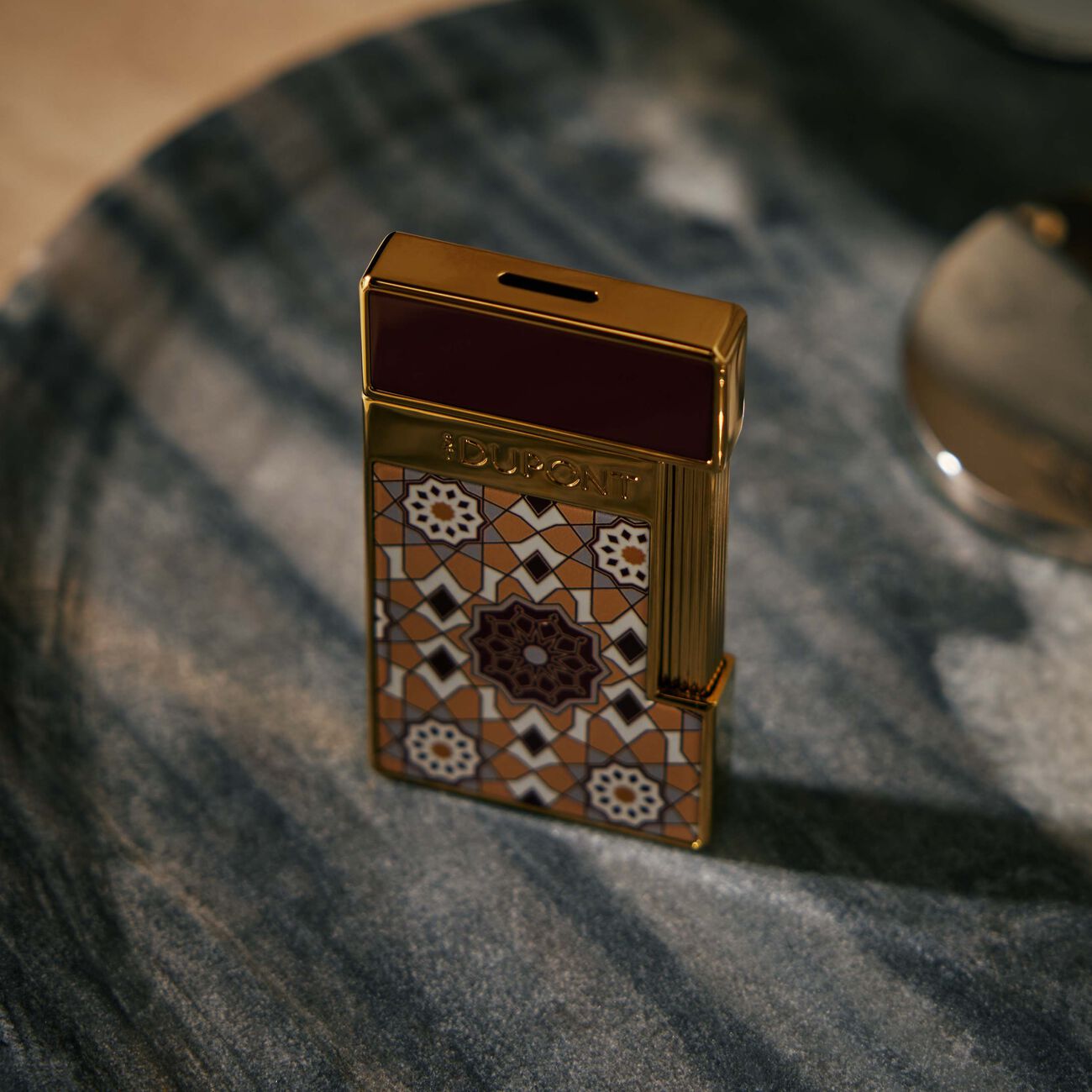 اس تي دوبون ولاعة ألامبرا باللون الأحمر