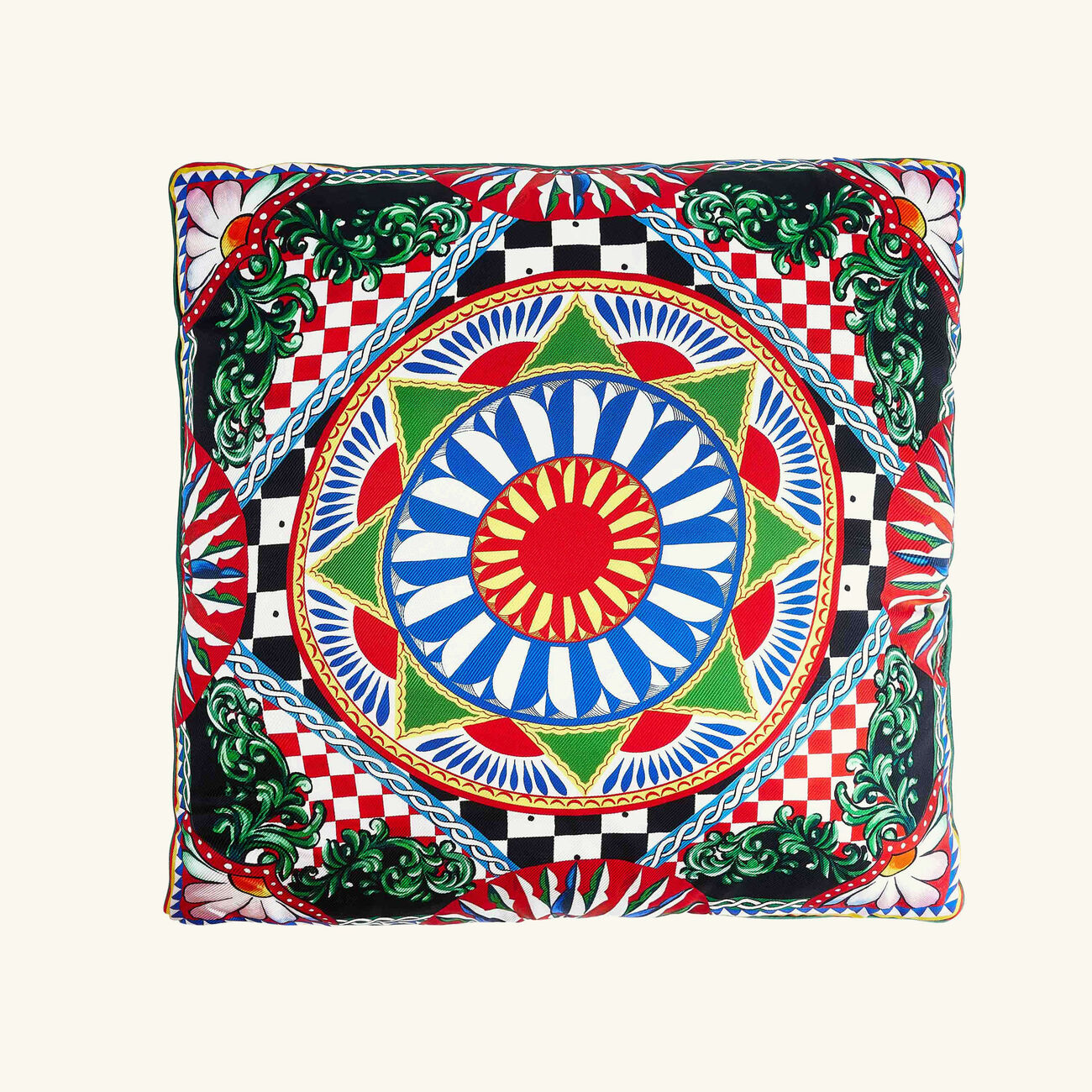 دولتشي أند غابانا كازا وسادة من حرير التويل مع نقوش