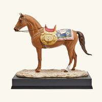 لادرو منحوتة كاراباخ على شكل حصان كبيرة باللون البني