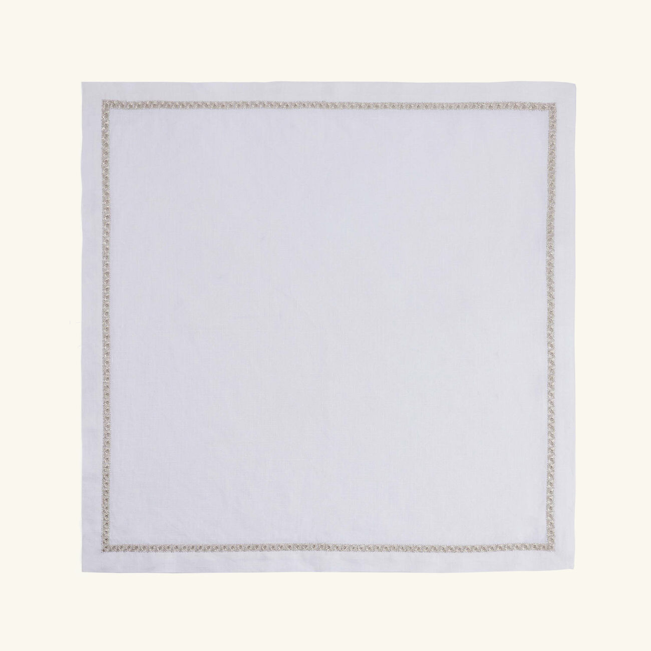 كاترين دينوال منديل روزلي باللون الفضي