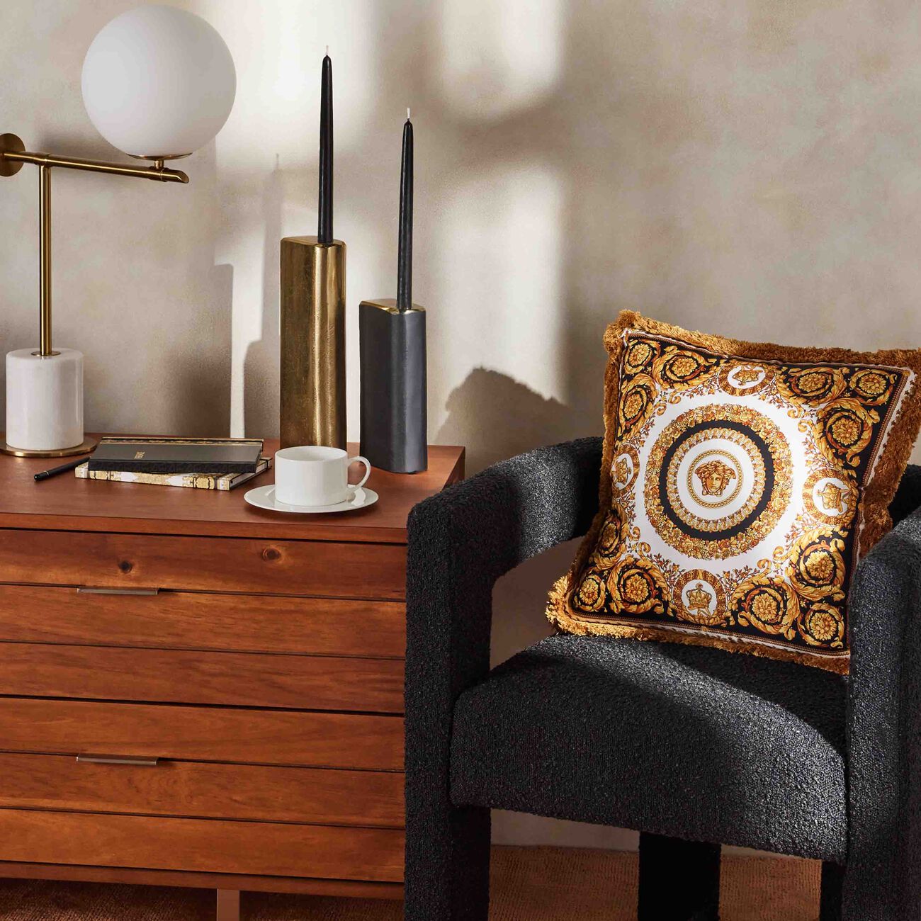 فيرساتشي وسادة كريت دو فلور الحريرية