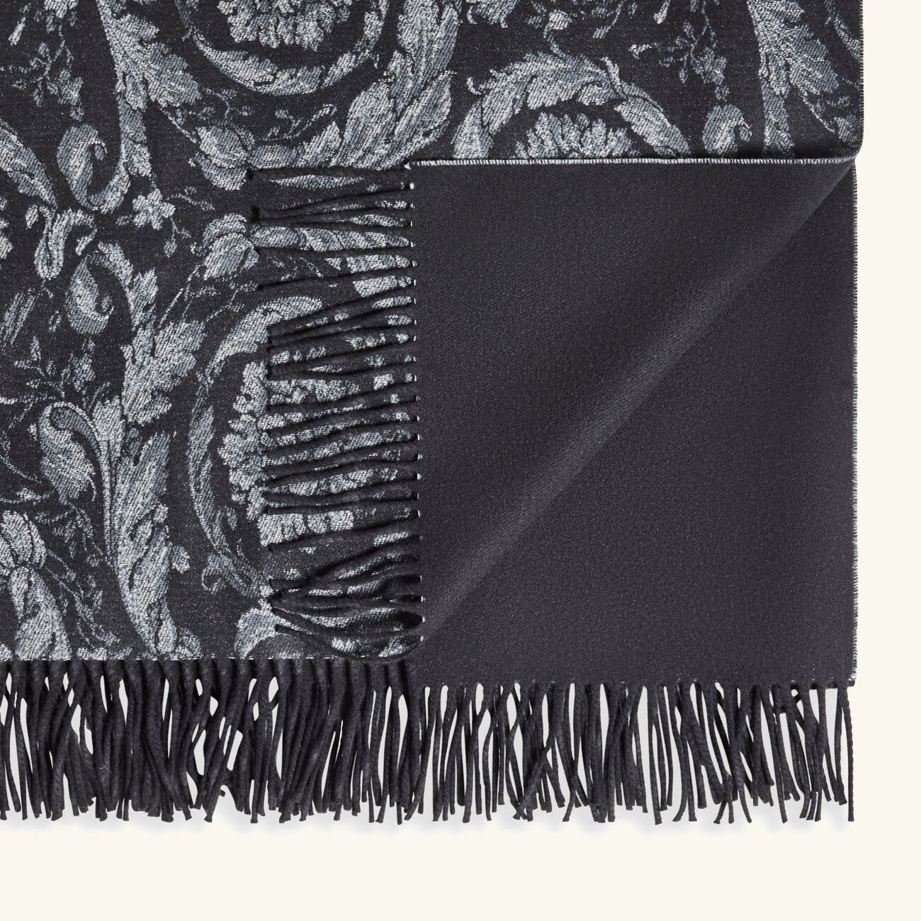 فيرساتشي بطانية بنقوش عصر النهضة من باروكو