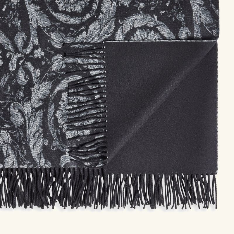 فيرساتشي بطانية بنقوش عصر النهضة من باروكو