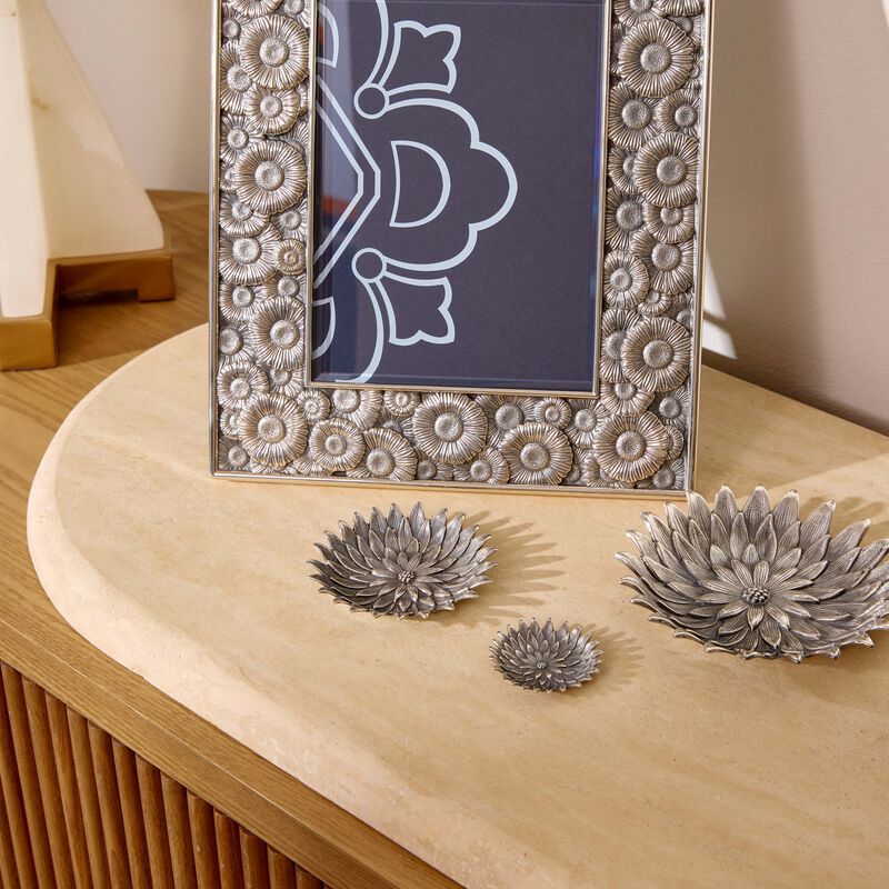 وعاء على شكل شقائق النعمان فضي بحجم صغير بوتشيلاتي وعاء على شكل شقائق النعمان فضي بحجم صغير