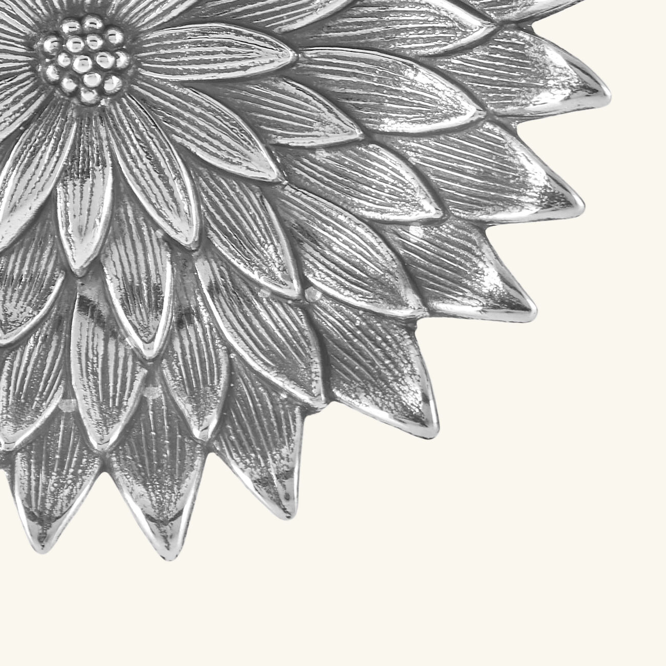 بوتشيلاتي وعاء على شكل شقائق النعمان فضي بحجم صغير