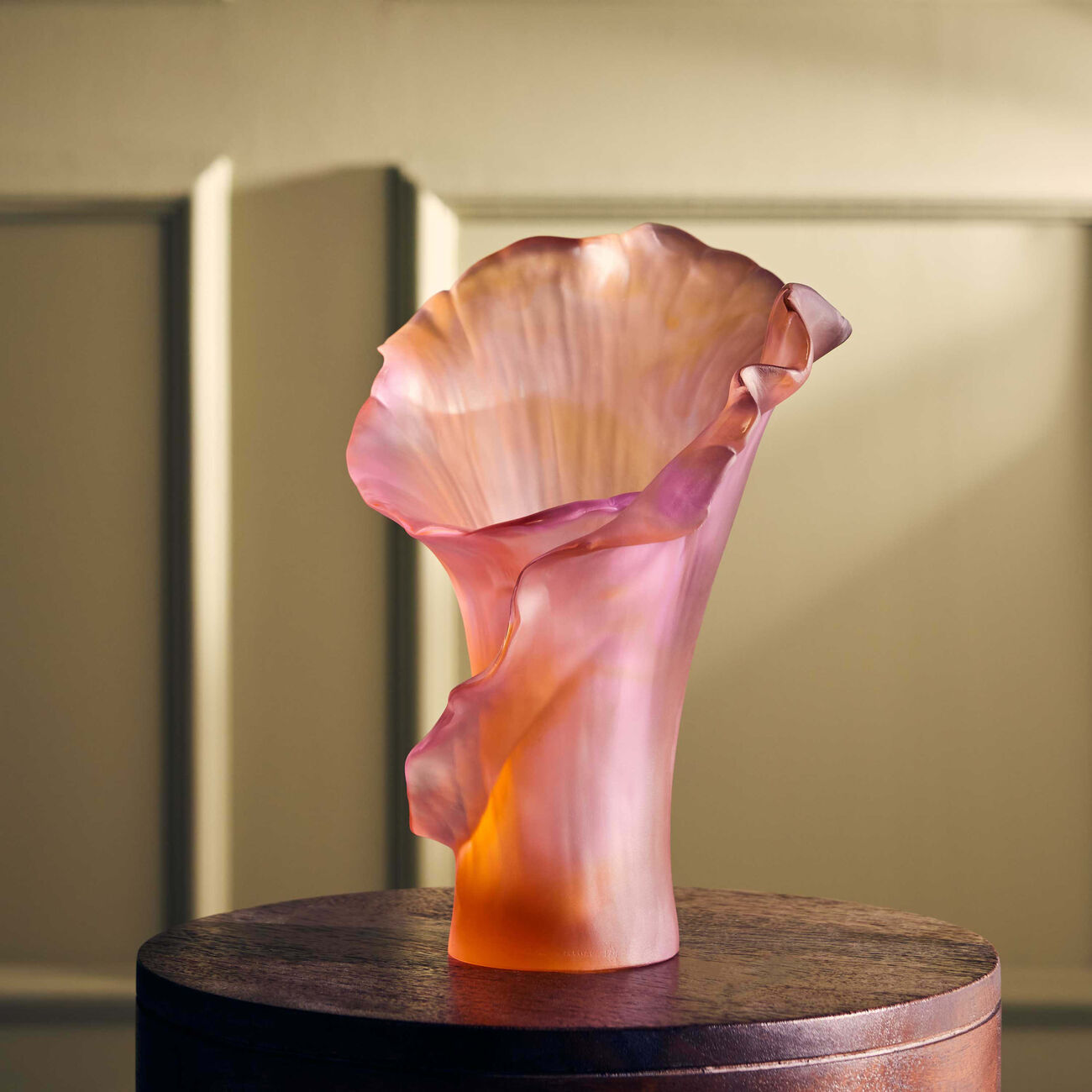 دوم مزهرية آروم روز متوسطة وردية