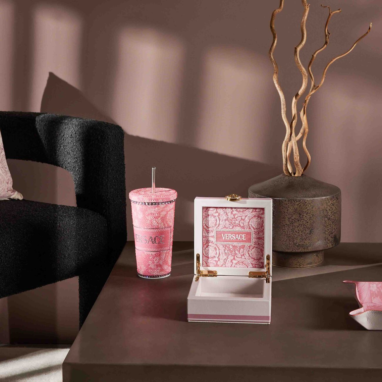 فيرساتشي صندوق المجوهرات باروكو صغير وردي