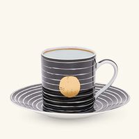 برناردو فنجان القهوة أبورو مع صحنه أسود