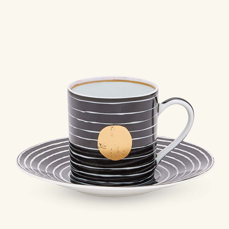 برناردو فنجان القهوة أبورو مع صحنه أسود