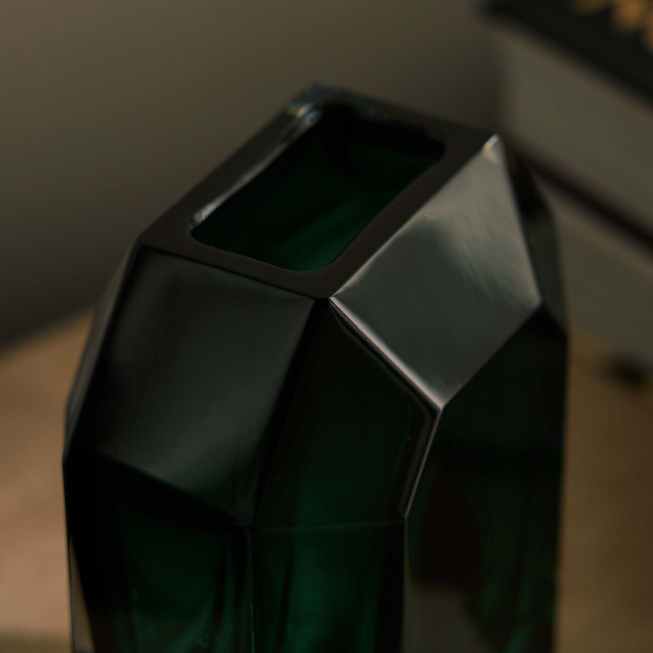 baccarat octogone bud vase small green