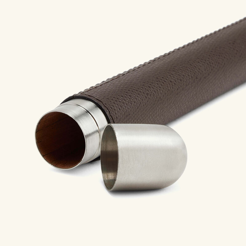 جيوبانيارا حامل سيجار بني داكن