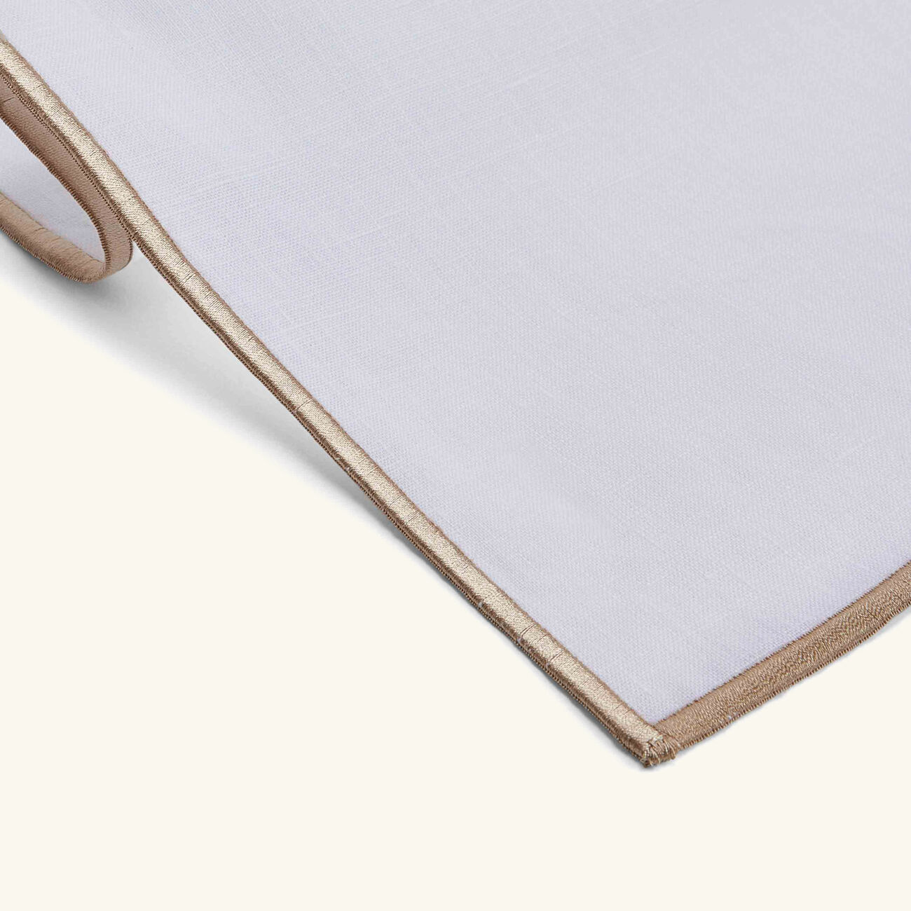 كاترين دينوال مفرش الأطباق بوهو باللون الذهبي