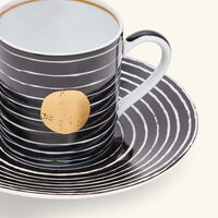 برناردو فنجان القهوة أبورو مع صحنه أسود