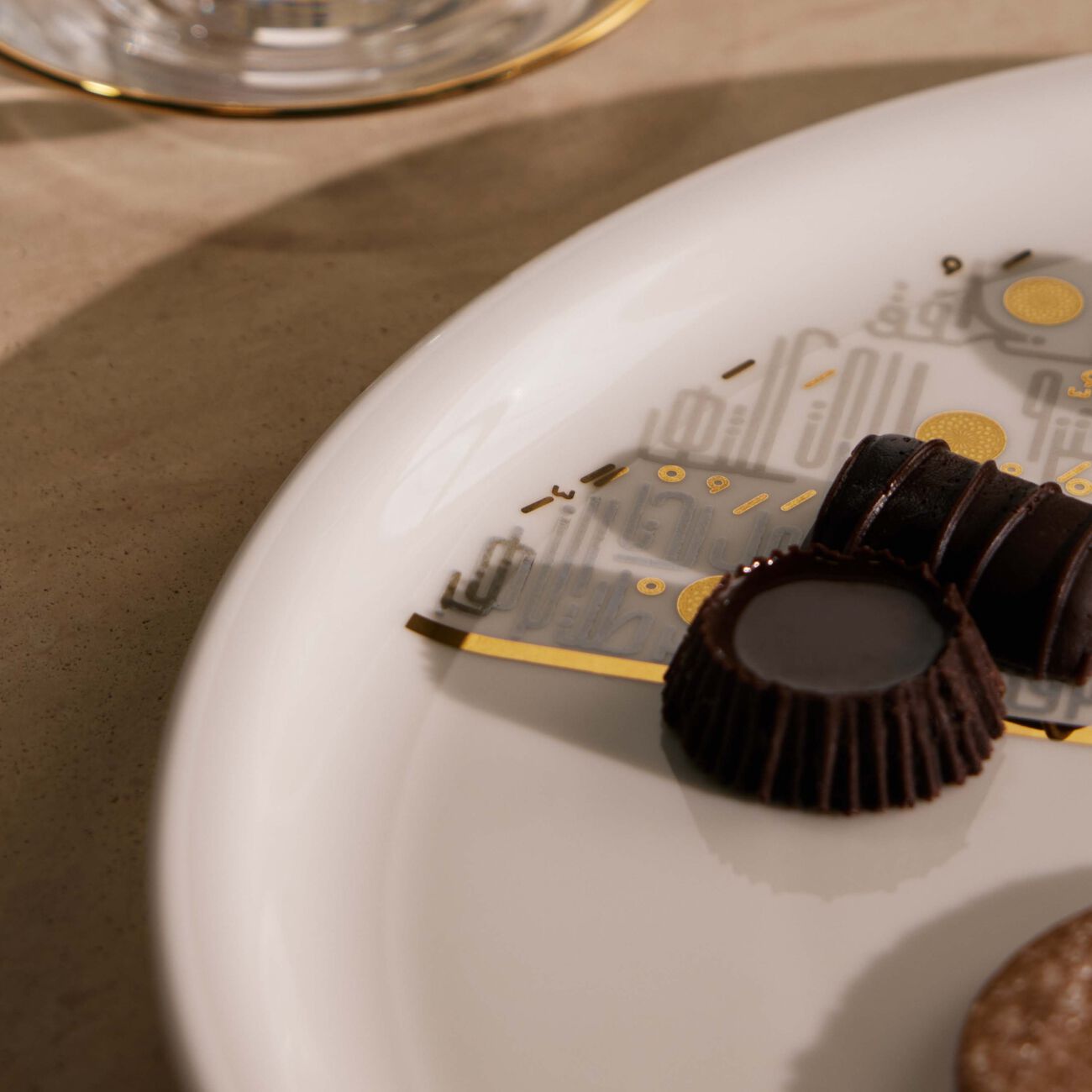 دملاج طبق الضيافة حياة ذهبي بتصميم دائري 32 سم