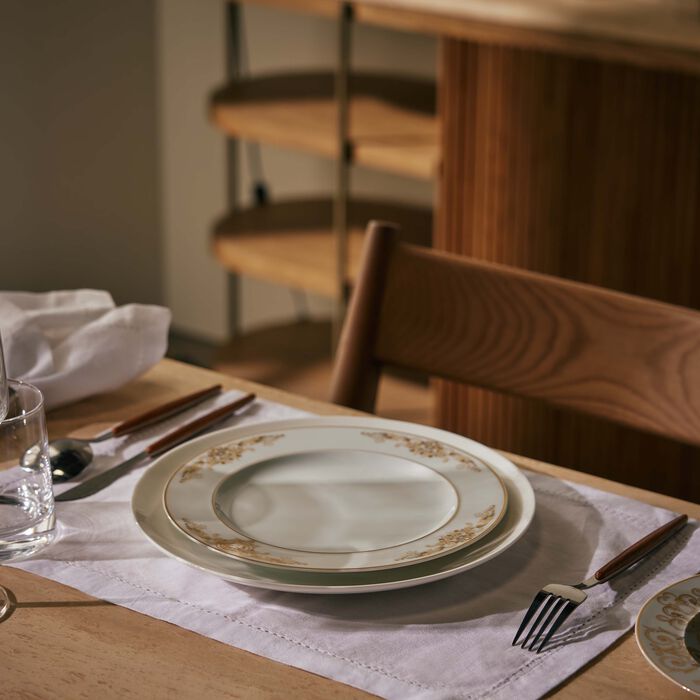 فيرساتشي طبق الحلويات ميدوزا جالا دائري أبيض 22 سم