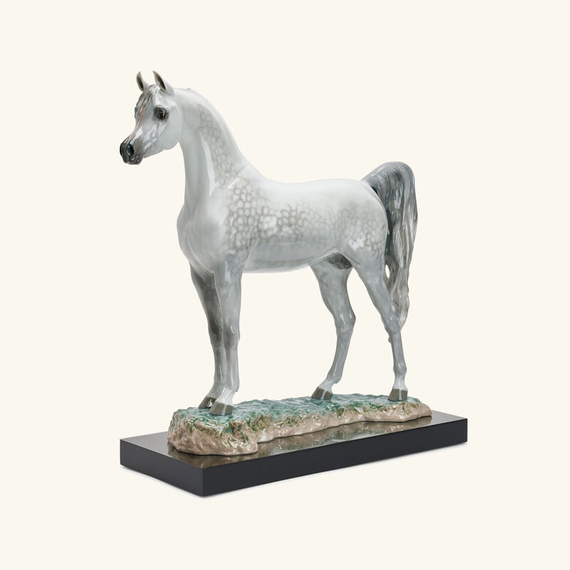 لادرو منحوتة على شكل خيل عربي أصيل كبيرة بيضاء محدودة الإصدار