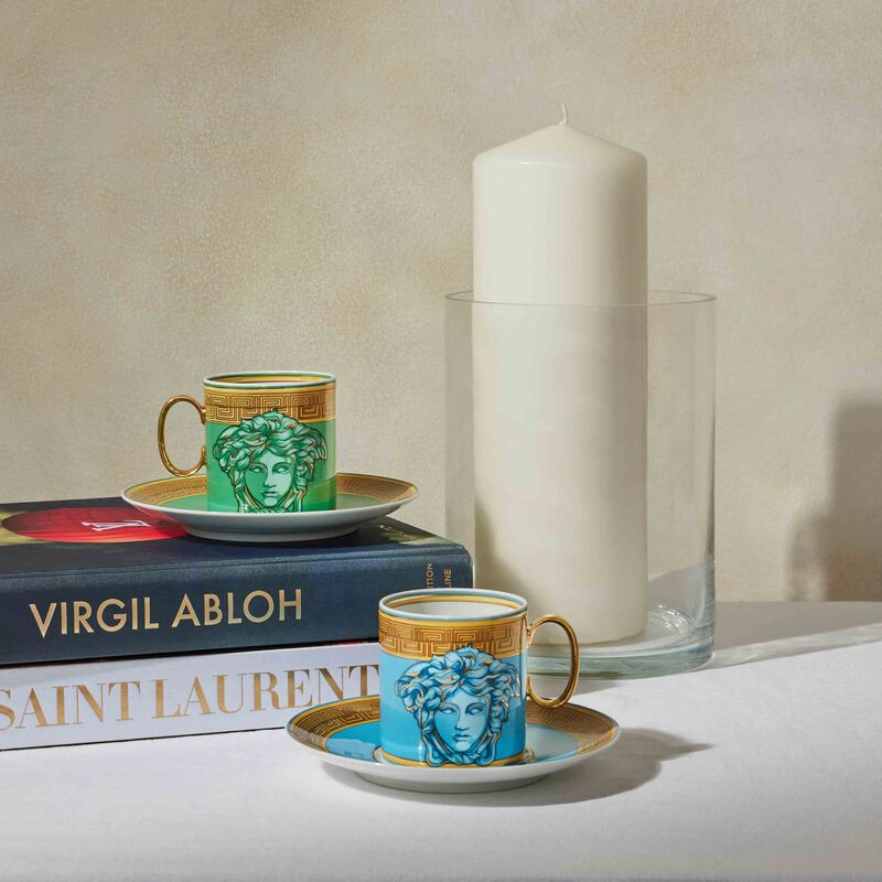 فيرساتشي فنجان الشاي جرين كوين مع صحنه أخضر