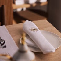 منديل بنقشة شمس أبيض كاترين دينوال منديل بنقشة شمس أبيض