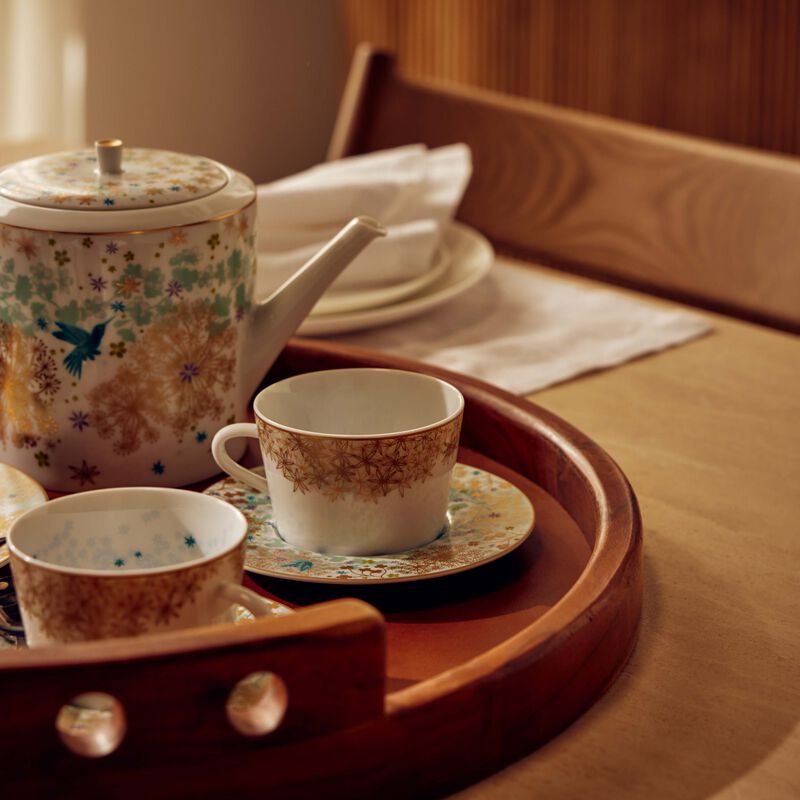 برناردو طقم مؤلف من 4 فنجانين للشاي مع صحونها