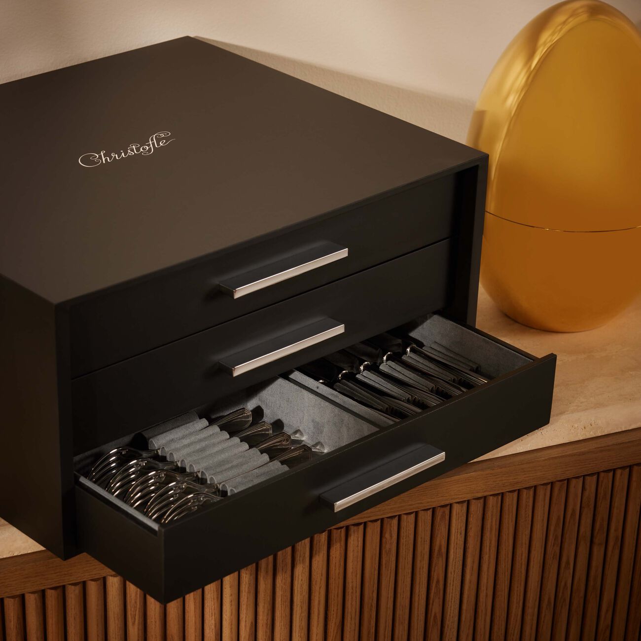 طقم الفضيات أميريكا (75 قطعة) مع صندوق أمباسادور باللون الفضي كريستوفل طقم الفضيات أميريكا 75 قطعة مع صندوق أمباسادور باللون الفضي