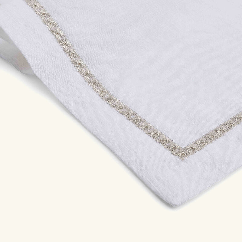 كاترين دينوال مفرش الأطباق روزلي باللون فضي