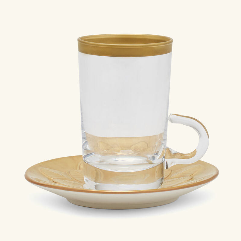 فيلاري فنجان الشاي بيكوك مع صحنه باللون الذهبي