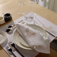 منديل بنقشة هلال أبيض كاترين دينوال منديل بنقشة هلال أبيض