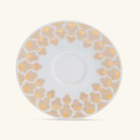 صلصال طقم تمرة بالتعاون مع رزان العزوني لونا المؤلف من فنجانين عربيين للشاي مع صحنيهما باللون الذهبي