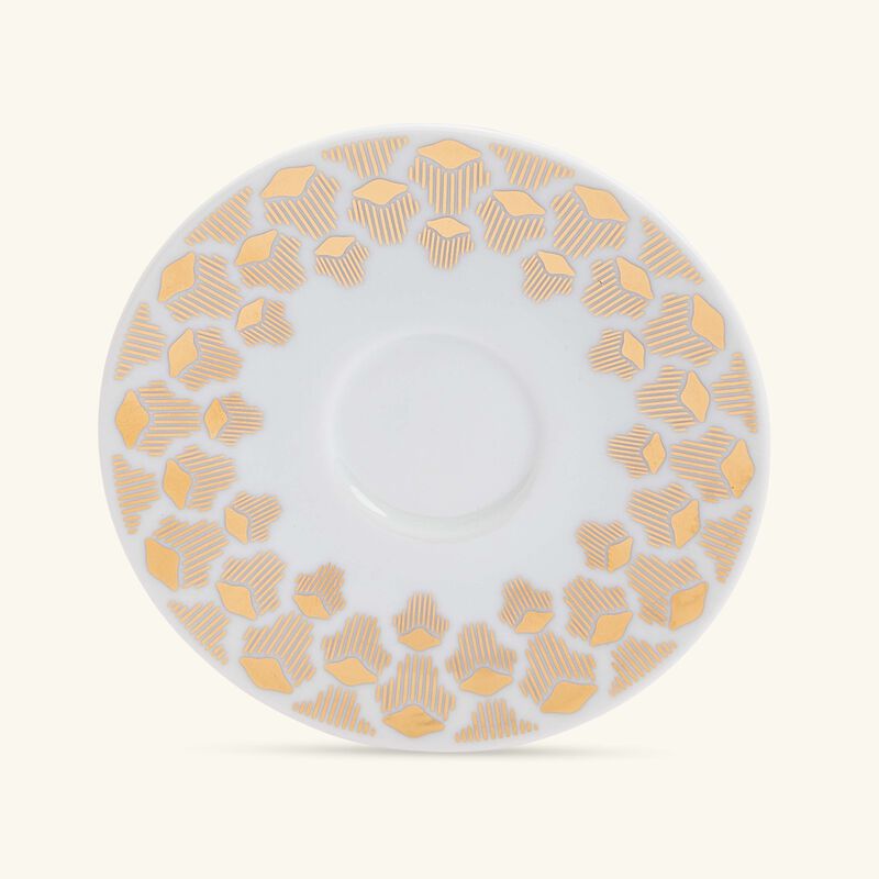 صلصال طقم تمرة بالتعاون مع رزان العزوني لونا المؤلف من فنجانين عربيين للشاي مع صحنيهما باللون الذهبي