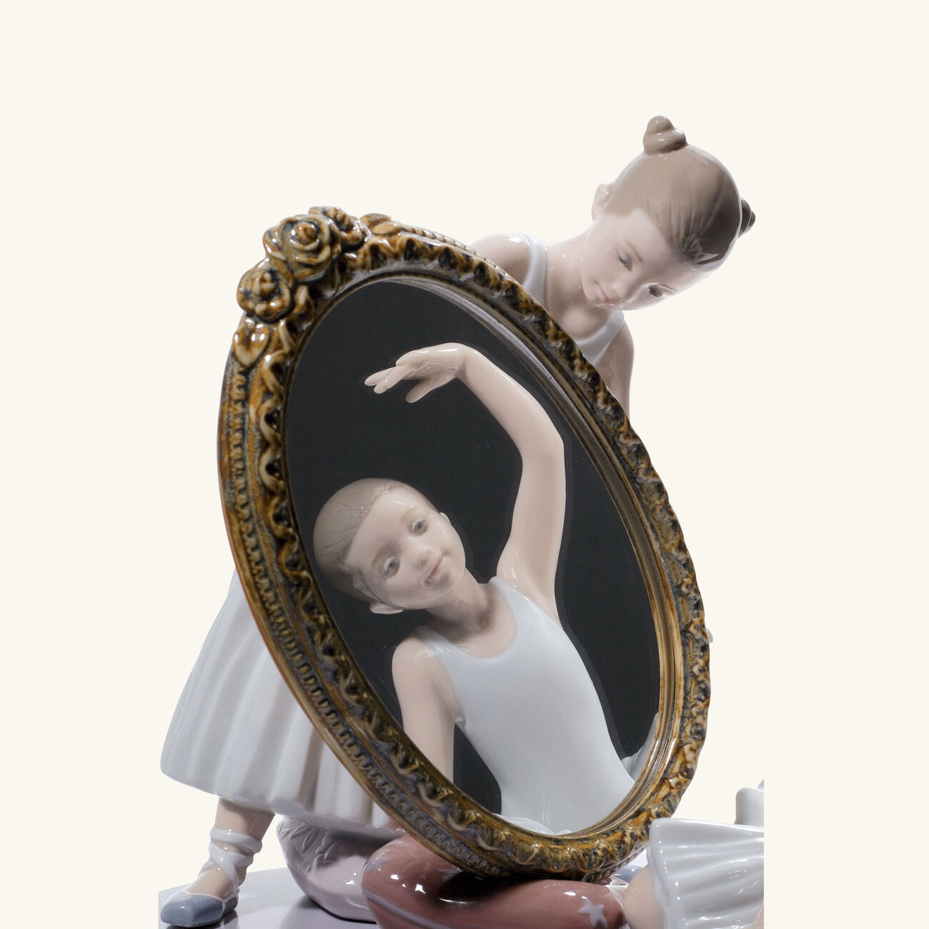 لادرو منحوتة ما بيرفكت بوز على شكل راقصة باليه صغيرة بيضاء