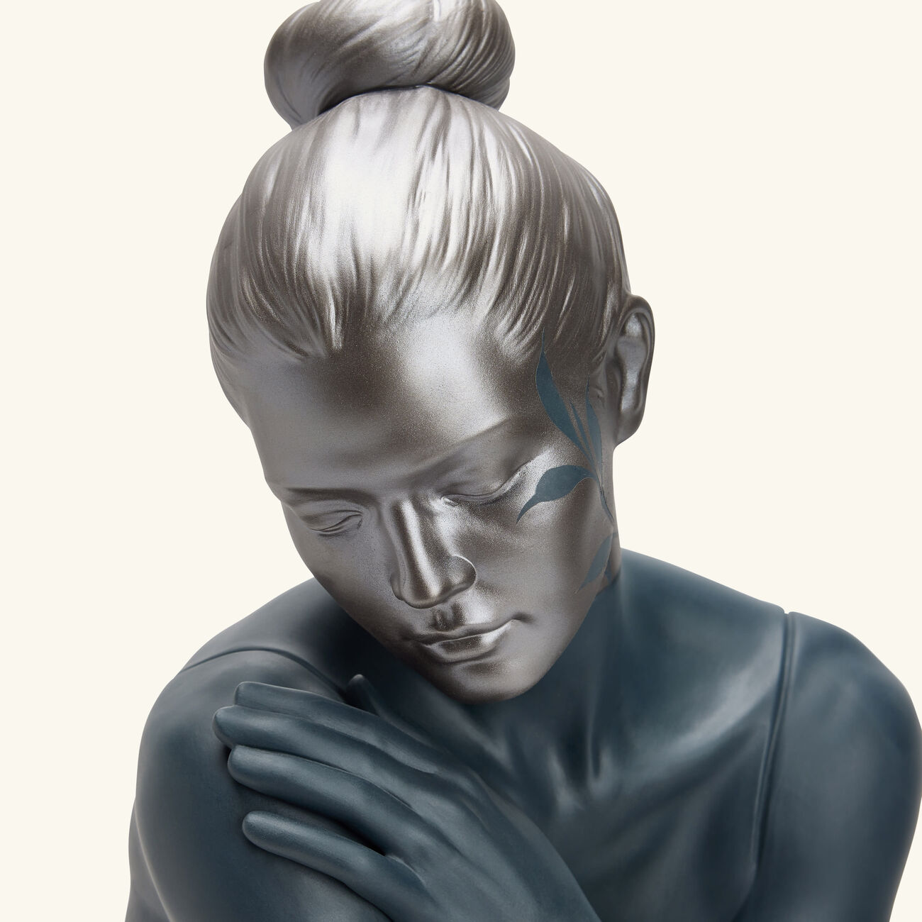 لادرو منحوتة ريفلكشنز أوف نيتشر متوسطة سوداء  من أجلها