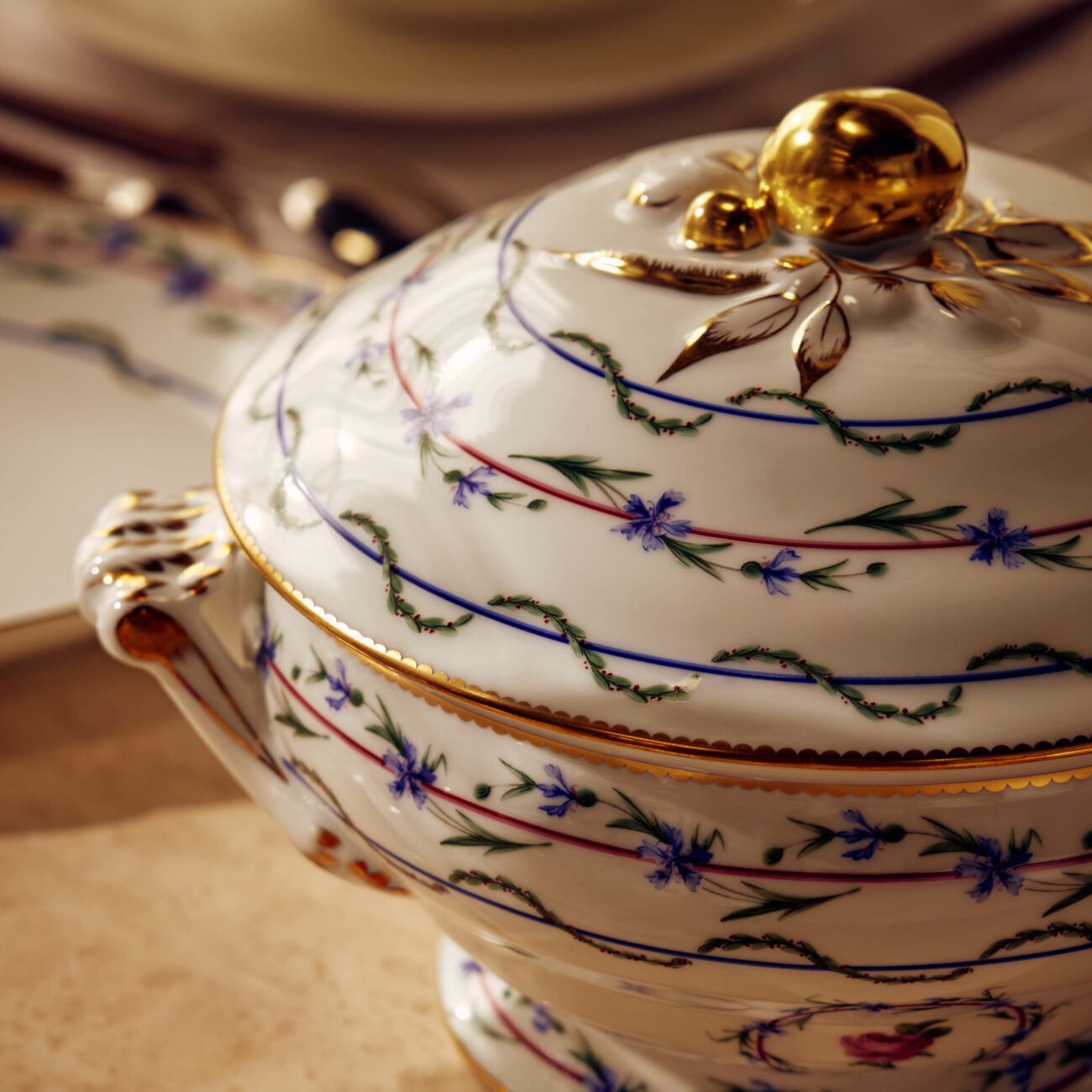 Le Gobelet Du Roy Soup Tureen White bernardaud le gobelet du roy soup tureen white