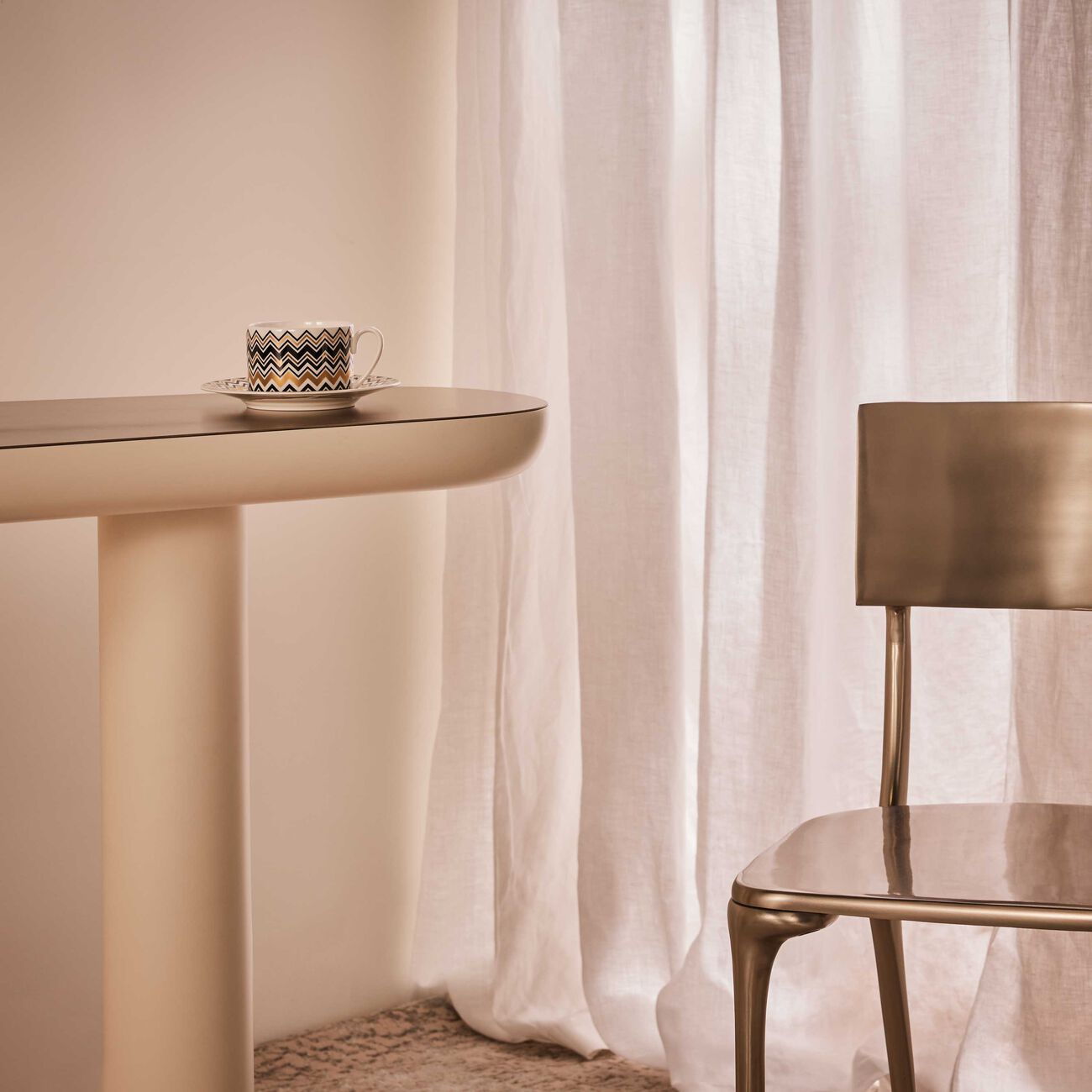 ميسوني هوم طقم زيك زاك جاريس المؤلف من 6 فناجين للشاي مع صحونها باللون الذهبي