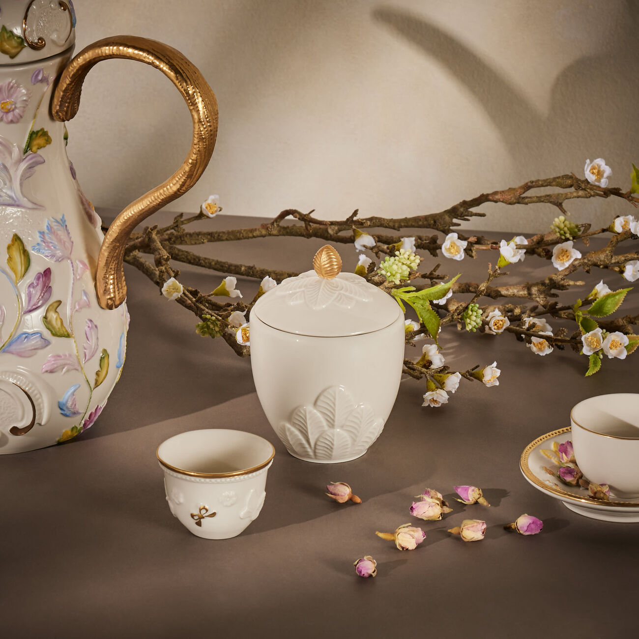 فيلاري فنجان القهوة العربية باترفلاي أبيض