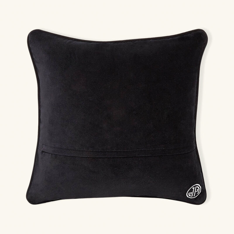 وسادة ميسز نيدلبوينت جوناثان أدلر وسادة ميسز نيدلبوينت