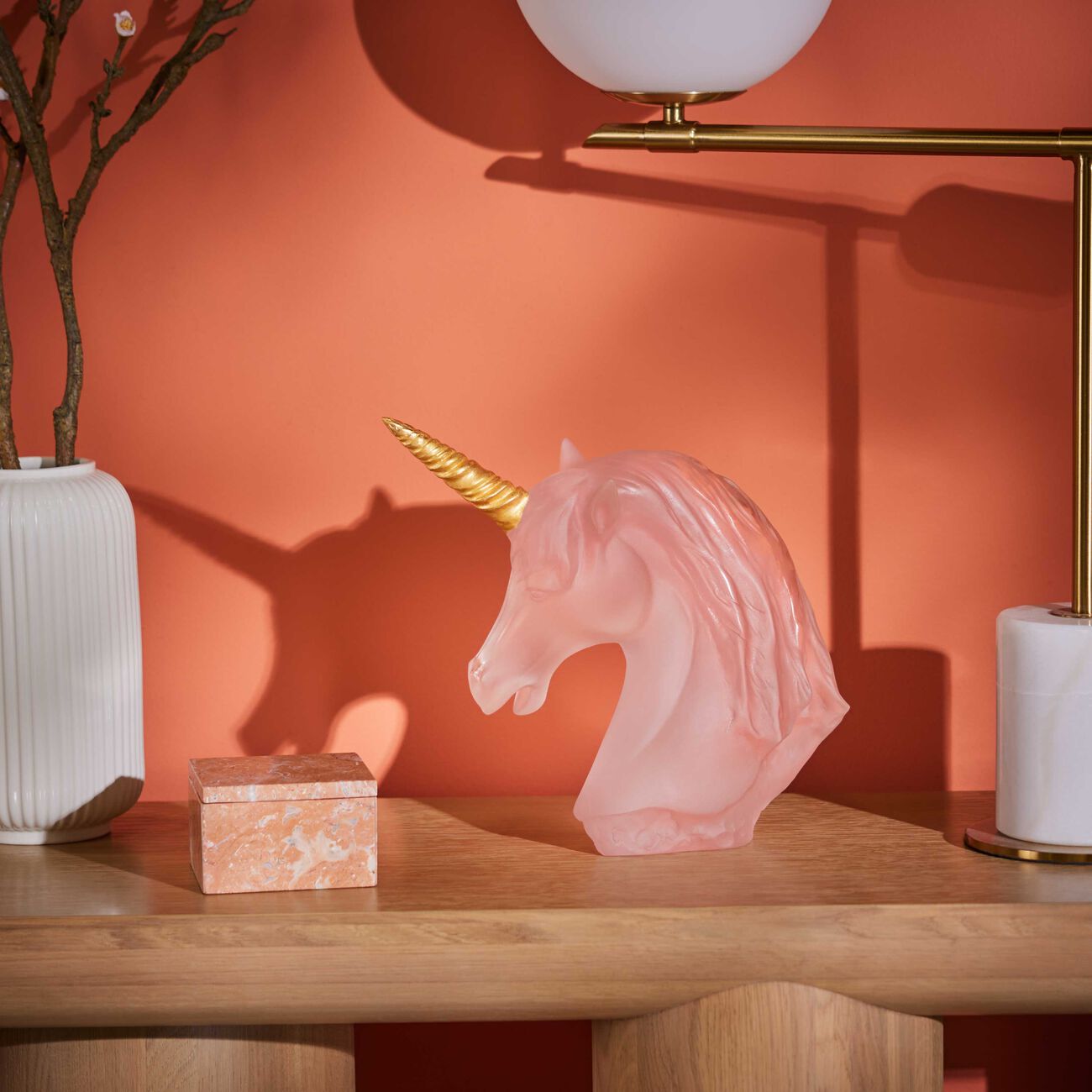 دوم منحوتة يونيكورن متوسطة الحجم وردية بإصدار محدود