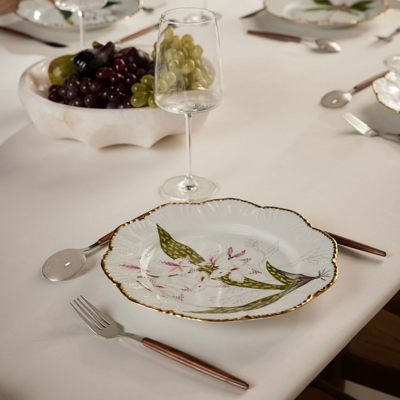 pinto paris histoires d orchidees dinner plate round gold 26cm