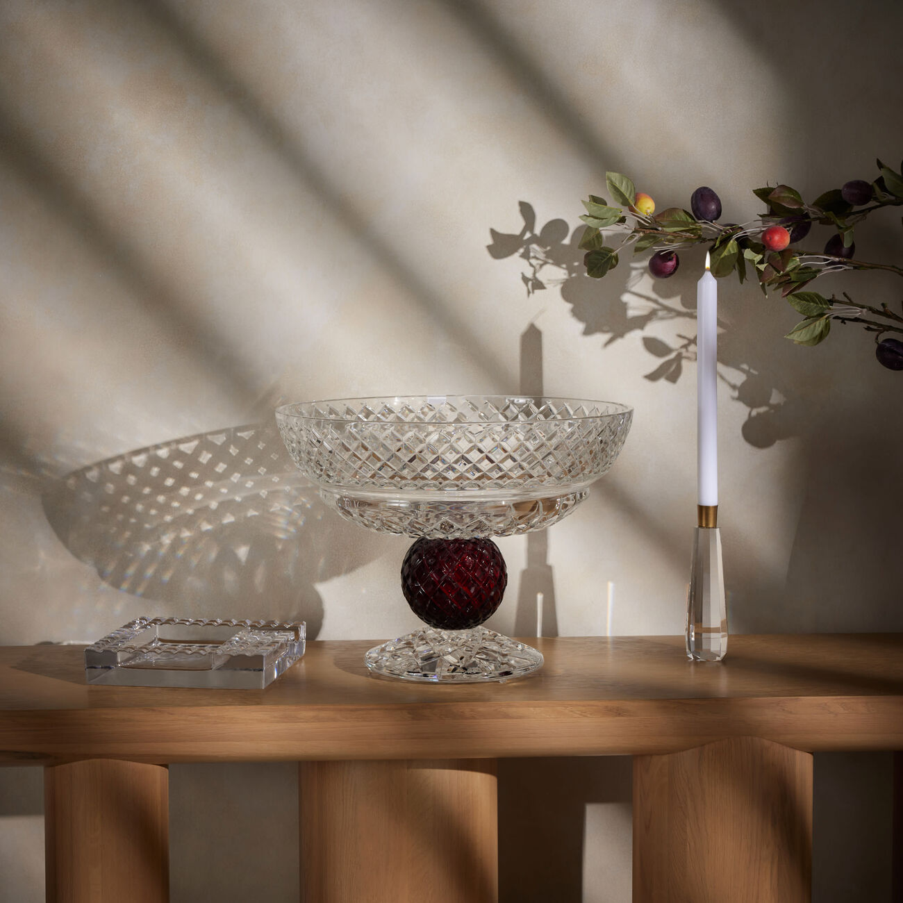 ماريو تشيوني قطعة الديكور كاترينا كبيرة الحجم حمراء