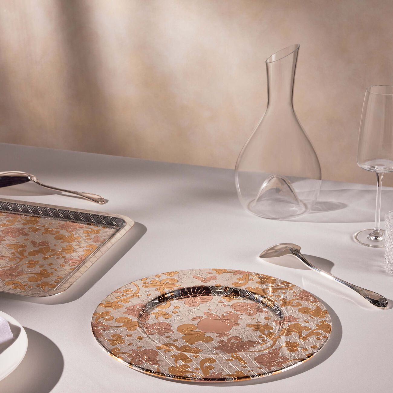 كريستوفل قاعدة الأطباق جاردن ديدن باللون الذهبي