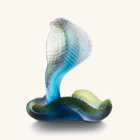 دوم منحوتة على شكل كوبرا صغيرة زرقاء