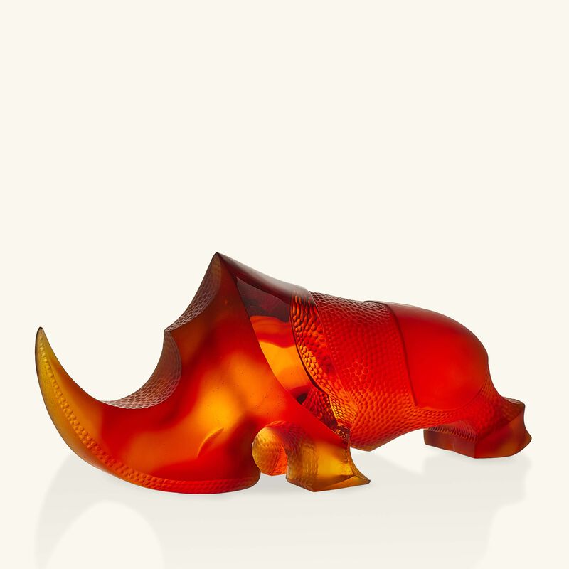 دوم منحوتة على شكل وحيد قرن متوسطة بنية