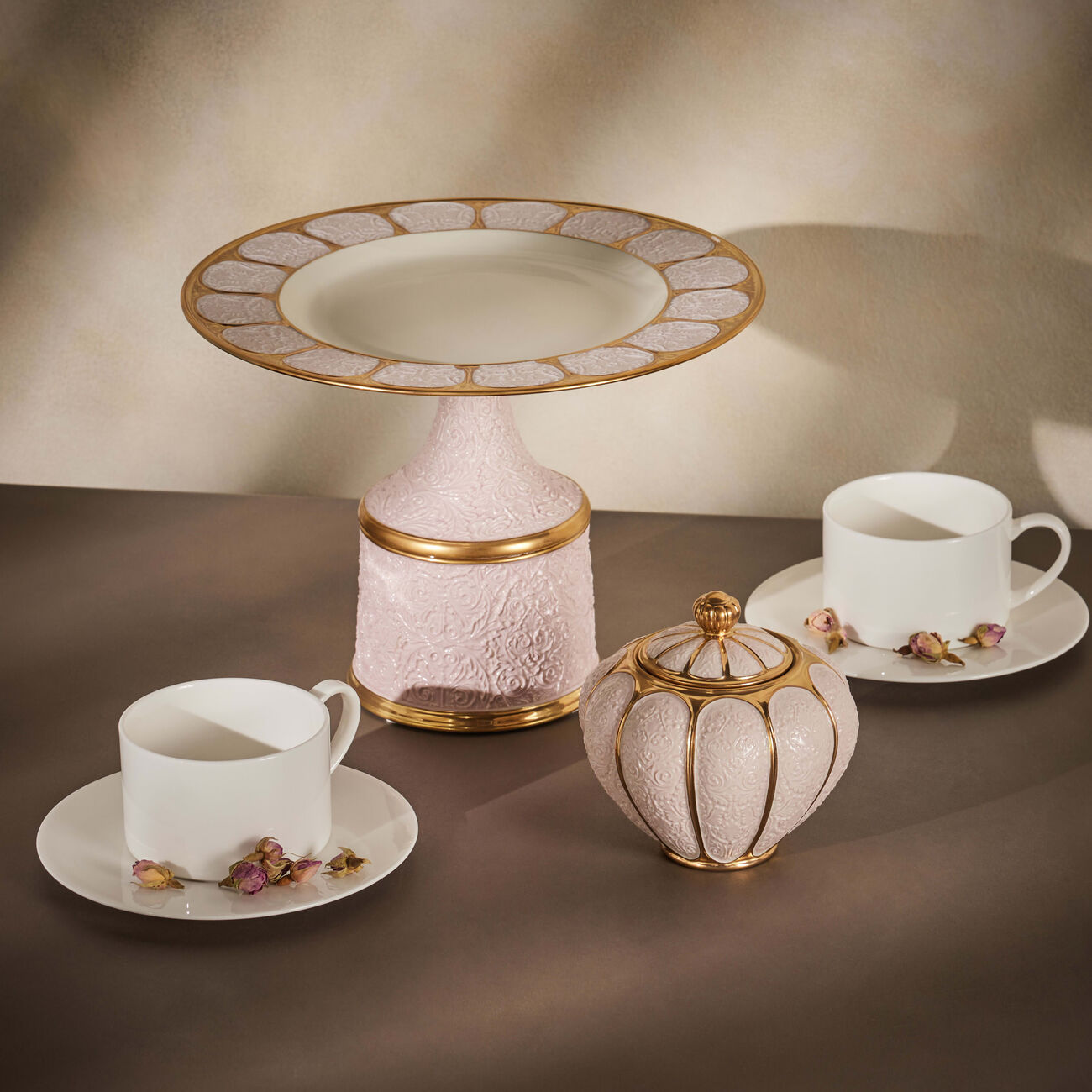 Amour Medium Cake Stand villari amour medium cake stand