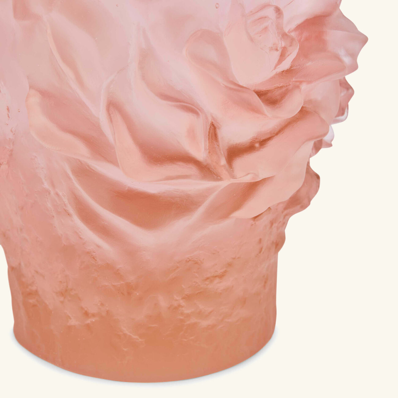 دوم مزهرية كاميليا كبيرة وردية بإصدار محدود