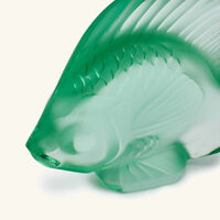 لاليك منحوتة على شكل سمكة صغيرة خضراء