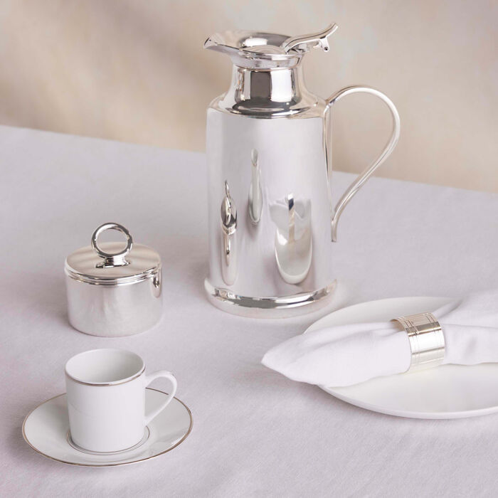 فنجان الشاي جيلدد ديميتاس مع صحنه باللون الفضي كريستوفل فنجان الشاي جيلدد ديميتاس مع صحنه باللون الفضي