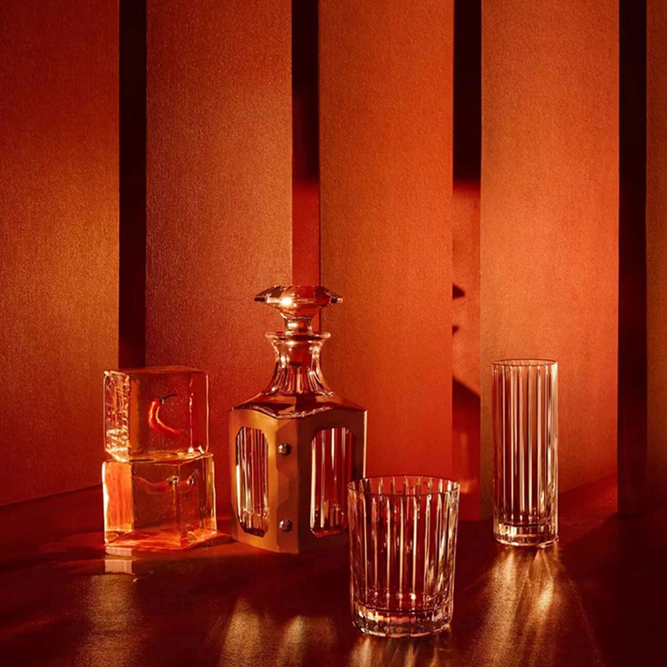 باكارا إناء أكتوجون مع غلاف بني اللون